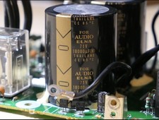 Platine aus Marantz SR 8002 mit 2x Audio Kondensator, Elna 71V 18000uF