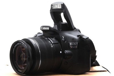 Canon EOS 550D 18 MP FULL HD DSLR mit Canon EF-S 18-55mm III Objektiv und Zub