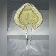NEW HANDMADE CREAM WHITE KNITTED BABY NEWBORN BONNET CAP WITH RIBBON TIE