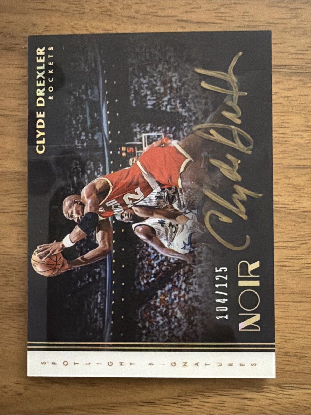 2019-20 Noir Clyde Drexler Spotlight Signatures Auto #104/125