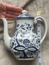 Enoch Wedgewood (Tunstall) Ltd - vintage Blue Onion design tall Tea/Coffee pot