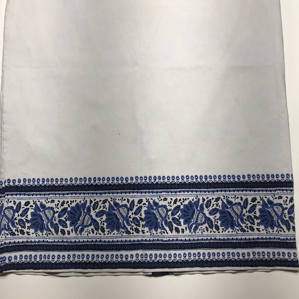 Falda 89th & Madison Talla Grande Blanca Elastizada Recta con Dobladillo Estampado Paisley Azul Foto 4 de 4