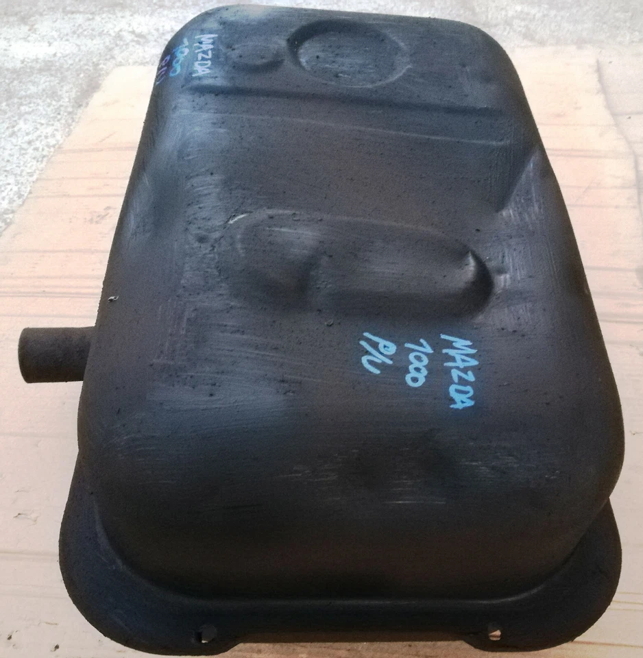 Mazda BTA65P PICK UP B1000 B1200 1961 74 modelo tanque de combustible usado Foto 3 de 4