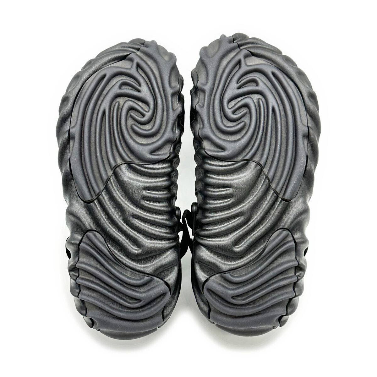 207393-001 Salehe Bembury x Crocs Pollex Sasquatch Black 207393-001 Salehe Bembury x Crocs Pollex Sasquatch Black