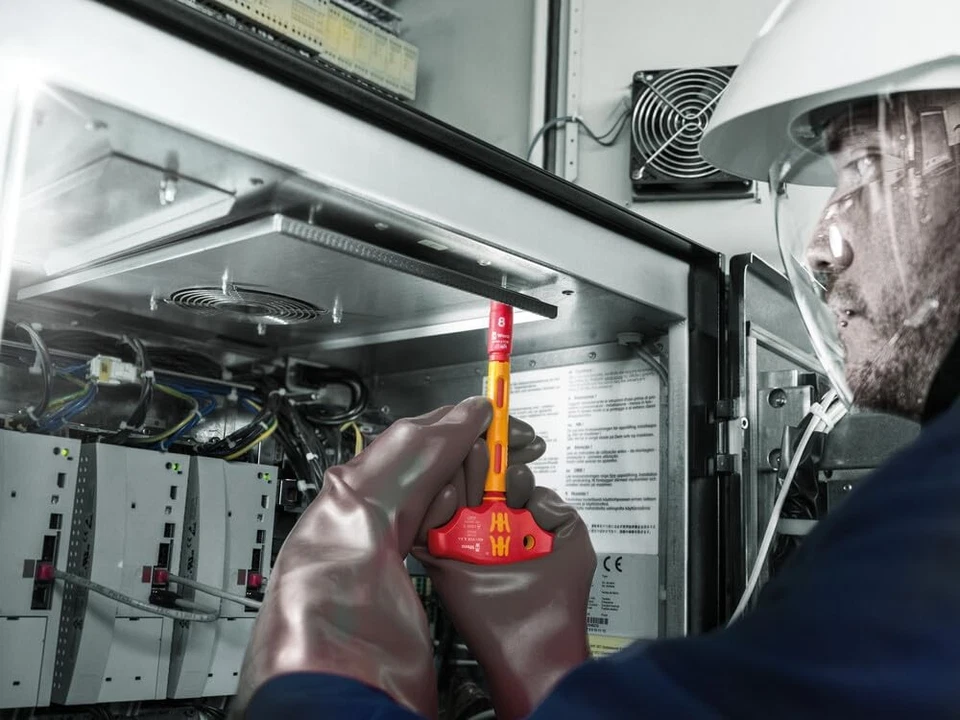 Tools 410 VDE A RA T-HNDL RATCHET SCRWDVR BLD FOR 1/4" VDE SCKT - Image 2 of 4