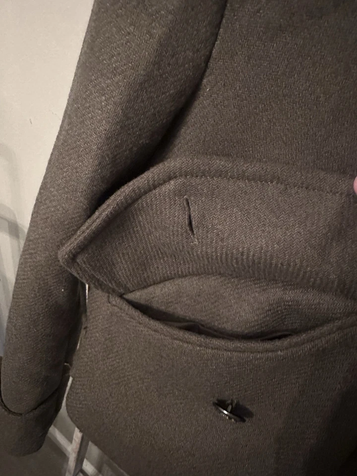 Chaqueta corta de lana verde oliva con botones talla mediana de Zara para mujer Foto 2 de 4