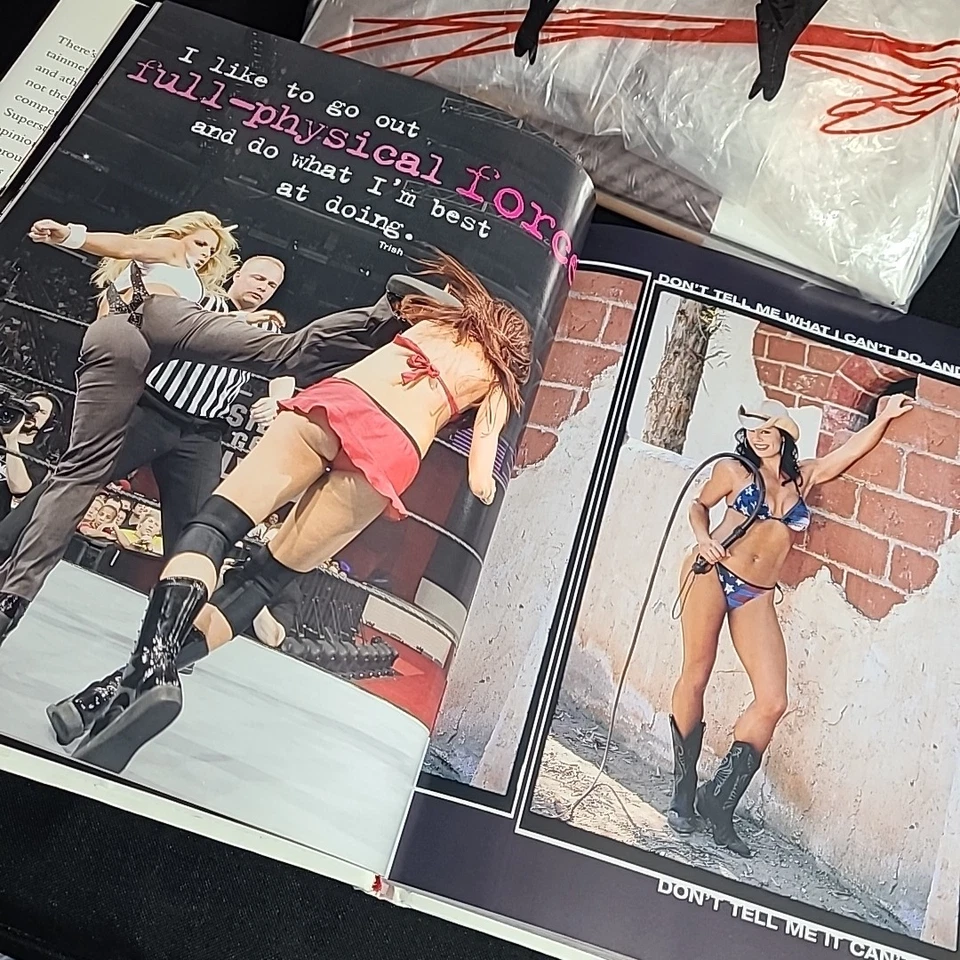 RARE WWE DIVAS UNCOVERED  HARDCOVER BOOK 2005 WRESTLING TRISH STRATUS LITA * NEW Foto 3 de 4