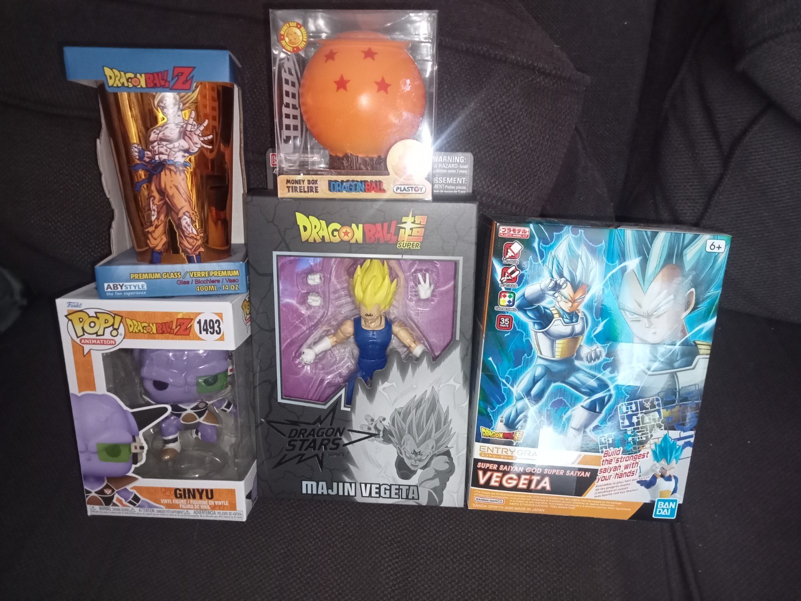 Goku et Végéta réunis dans un lot Dragon Ball avec boule de cristal en verre et bonus Goldorak