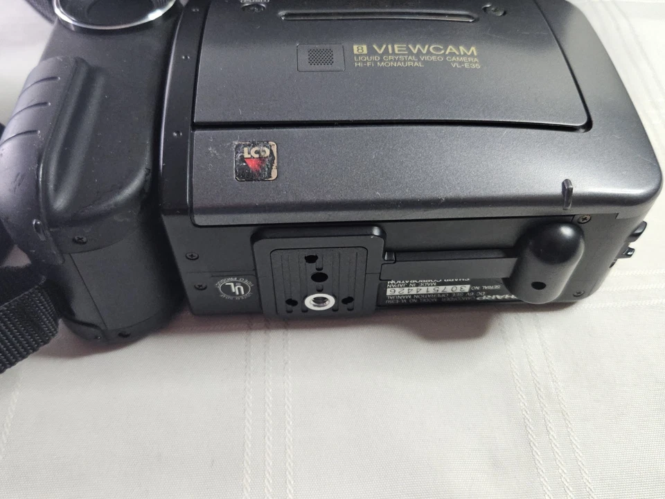 Sharp VL-E35U Viewcam Zoom Video8 LCD Camcorder With AC Adapter TESTED! READ! - Image 2 of 4