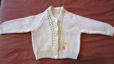 PRO BABY MÄDCHEN HANDGESTRICKT GRÜN CARDIGAN ALTER 1-2 JAHRE 33cm Länge LITTLE DUCKS 