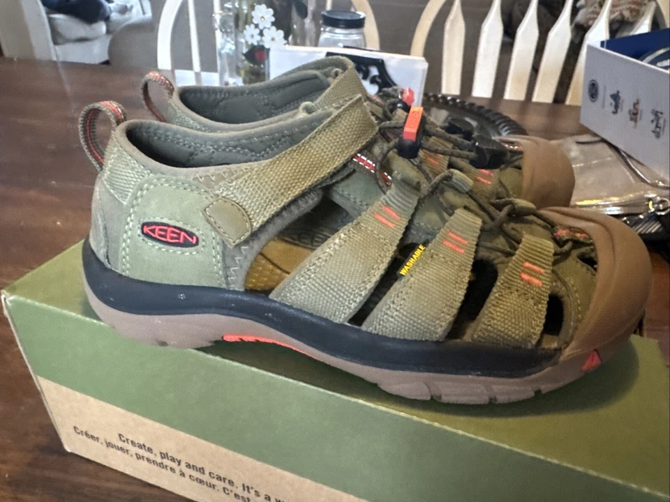 Keen Newport H2 Sandals Camo Boys Youth Size 4 Green Waterproof Hiking Unisex - Image 2 of 4