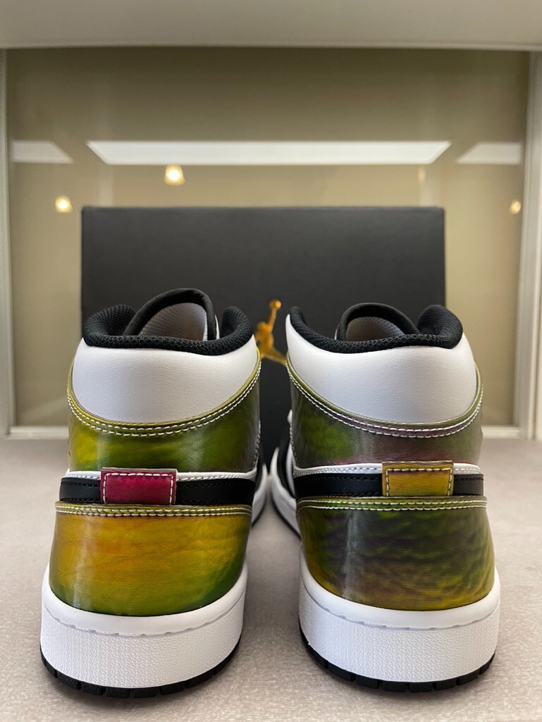 jordan 1 mid heat reactive foot locker