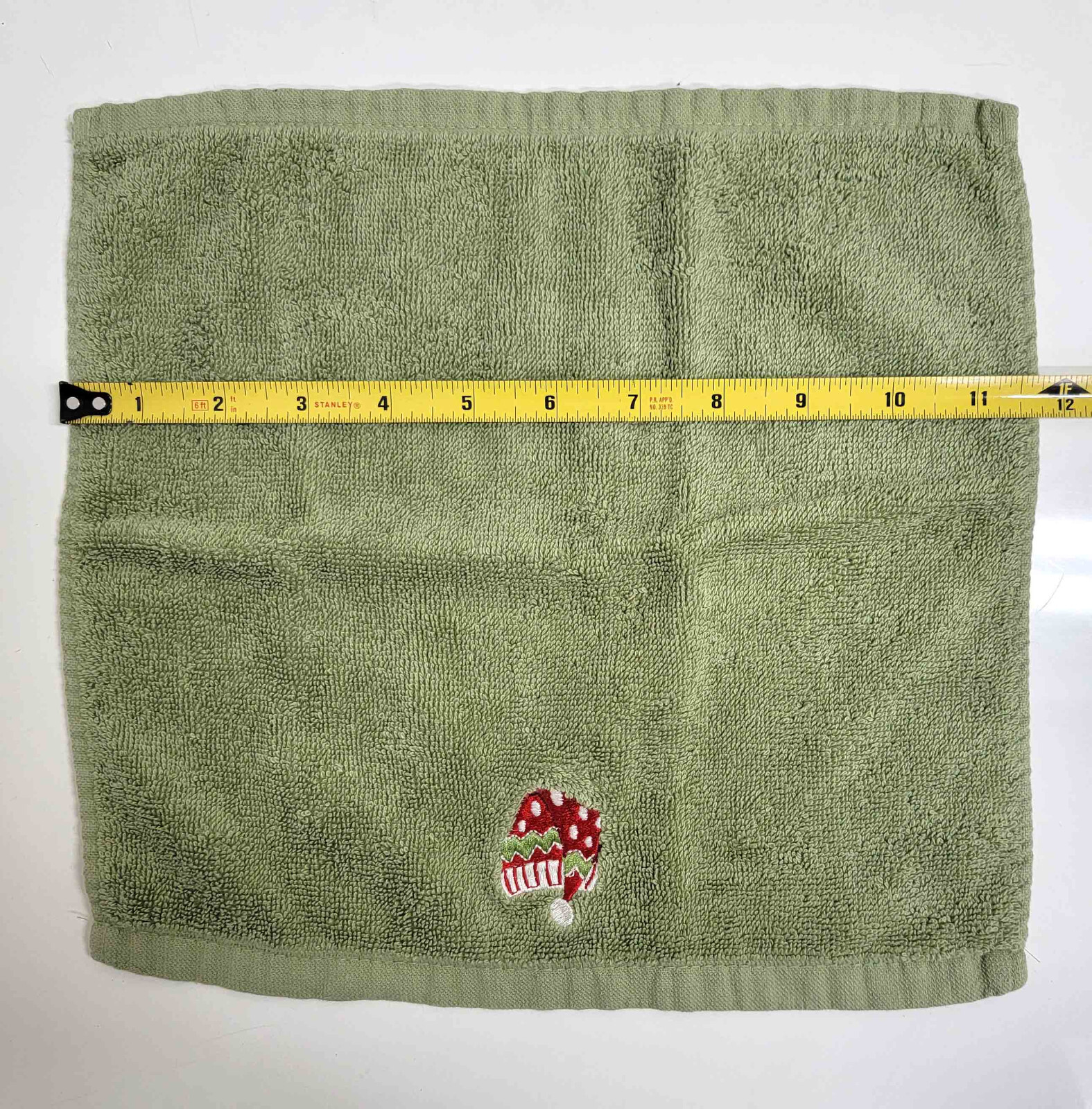 Christmas Bathroom Hand Towels Set of 2 Solid Green Color XMAS 11.5" x
