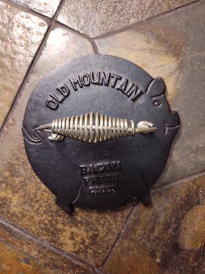 Old Mountain Cast Iron Bacon Press Pig Shape Spiral Handle 7 