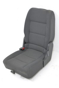 VW Touran Sitz hinten links (hinter Fahrersitz) Rücksitz anthrazit I Isofix 1T08