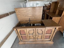 Unique Stylish Fun Vintage Magnavox Turntable Record Player AM FM Radio For You