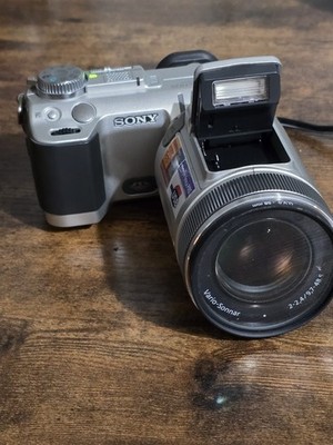  Sony Cyber-shot DSC-F717 5.0MP Digital Camera - TESTED WORKING - W/ Canon Case