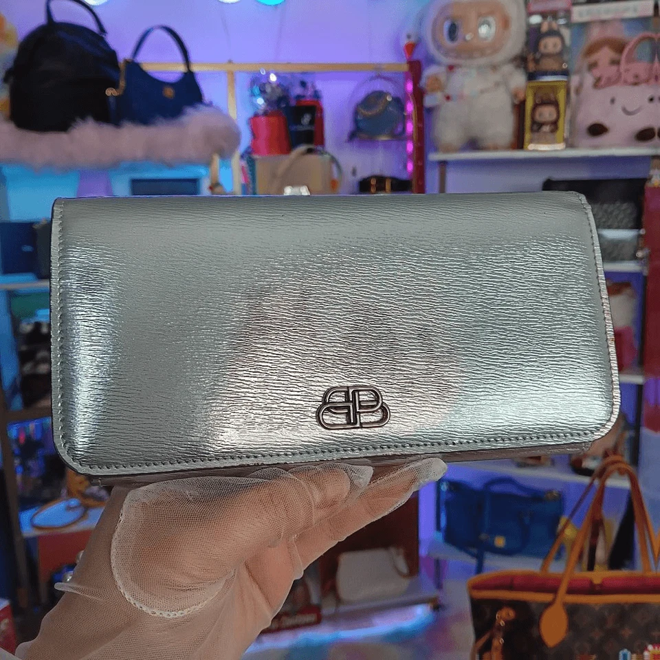 Balenciaga 铬银色皮革大码双折卡扣钱包男式女式 Fu — 第 2/4 张图片