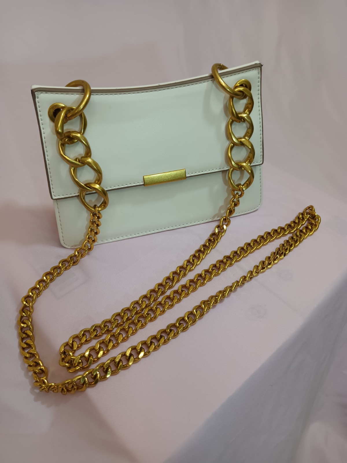 Ladies Purse Like Dreams White Vegan Leather Crossbody Gold Chain Inside Pocket