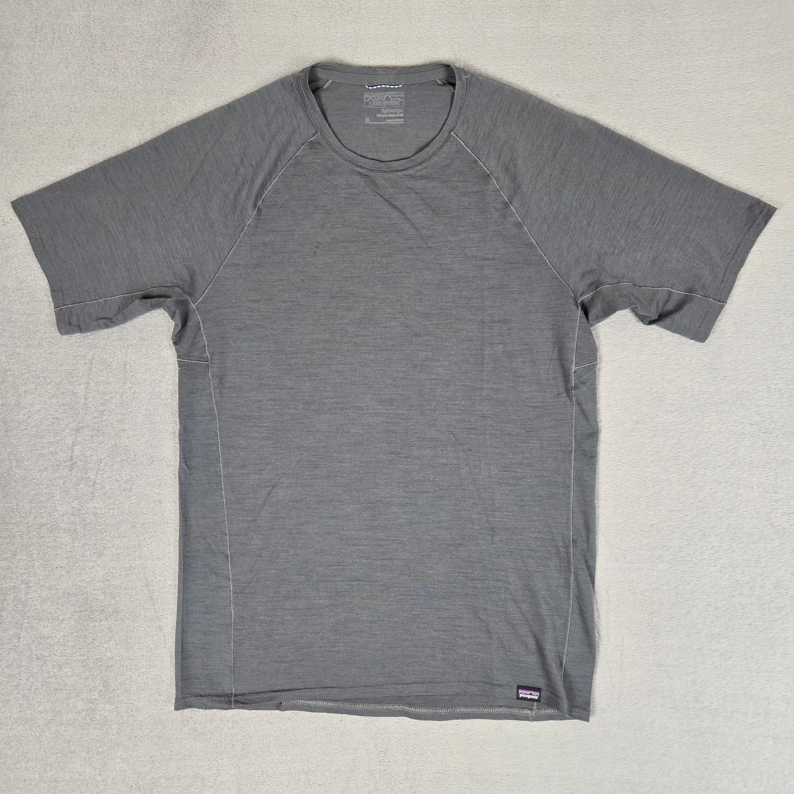 Patagonia T-Shirt Mens Medium Gray Merino Baselayer Short Sleeve Active *READ