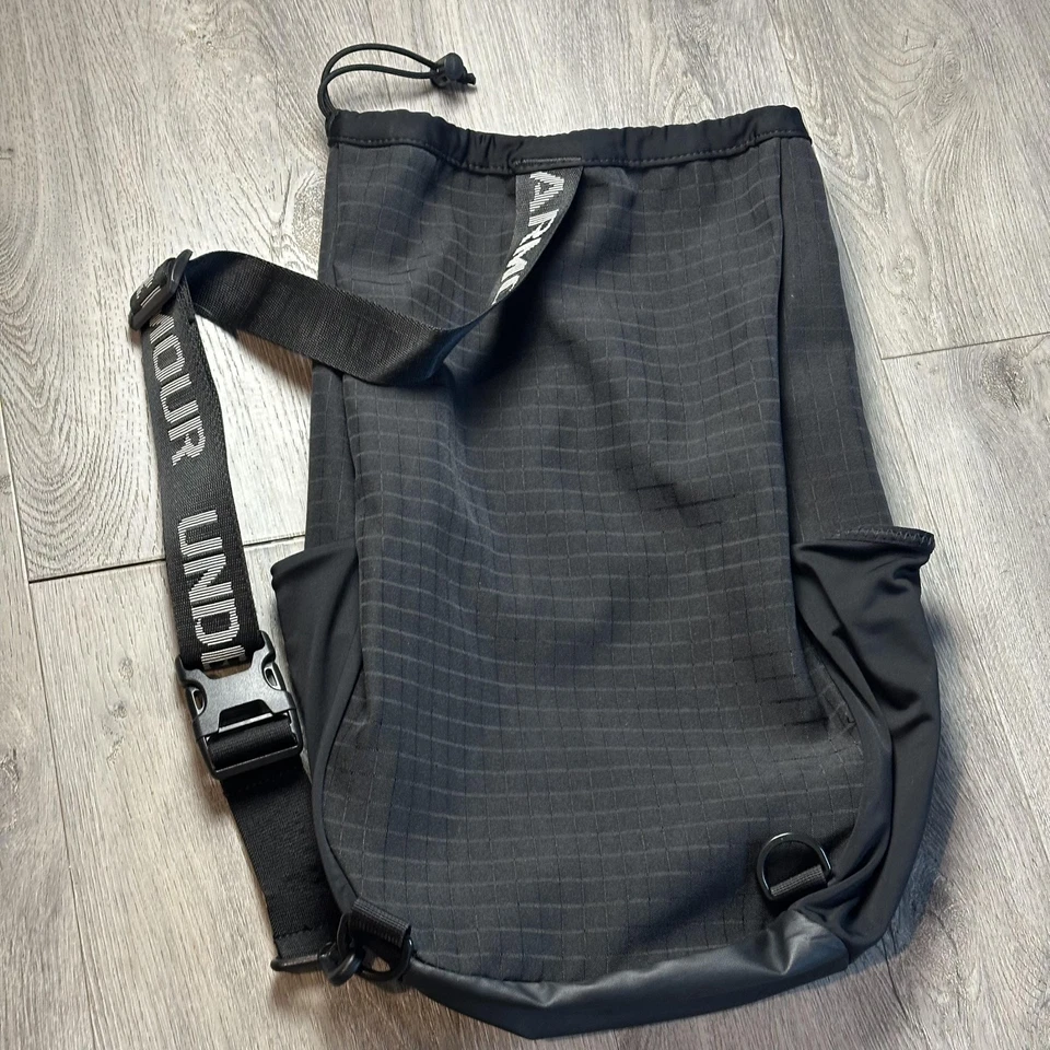 Under Armour 背包 抽绳 健身包 黑色 防撕裂标志 风格 1363569 — 第 3/4 张图片
