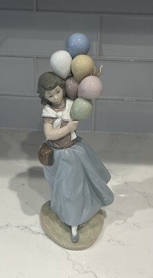LLADRO Porcelain BALLOON SELLER GIRL #5141-GIRL WITH BALLOONS 10.5