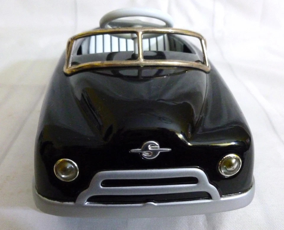 De colección Crown Premiums 1948 BMC Highway Patrol 1:6 Diecast Police Pedal Car Bank Foto 3 de 4