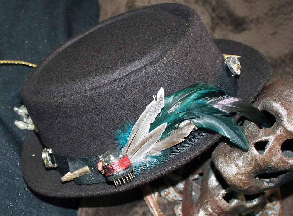 Halloween Heady Headpiece Portal PorkPie ~ Lã marrom acrílica ~ Breaking Buster - Imagem 3 de 4