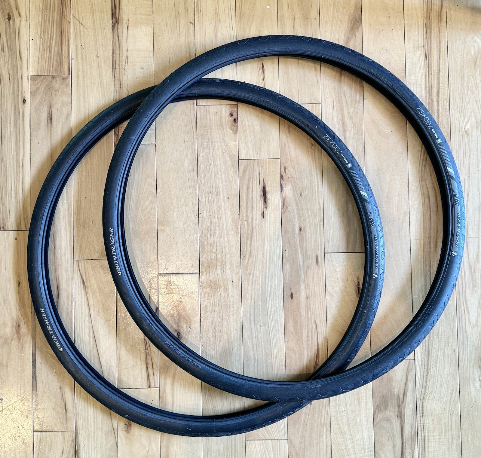 BONTRAGER AW1 700×32 未使用タイヤ