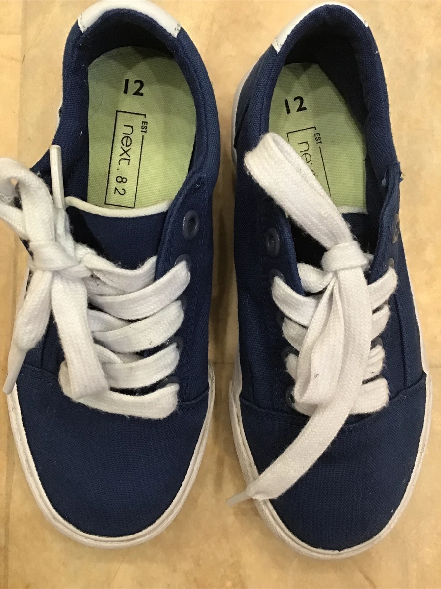 Canvas shoes store without lace