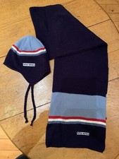 MAUI WOWIE: szalik z czapką, niebieski, czerwony, jasnoniebieski, zastawki na uszy, szykowny casual, narty