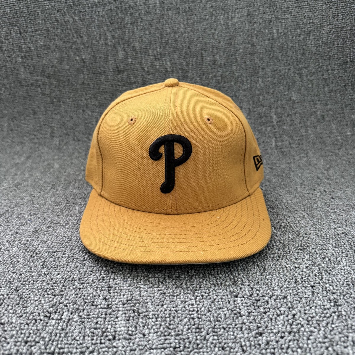 New Era Philadelphia Phillies 59FIFTY Tan Black Fitted Cap Size 7
