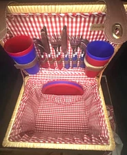 Vintage PICNIC TIME INC Picnic basket complete