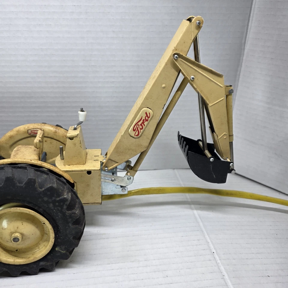 Vintage 1961 Cragstan Ford 4000 Remote Control Tractor Backhoe Loader **READ** - Image 4 of 4