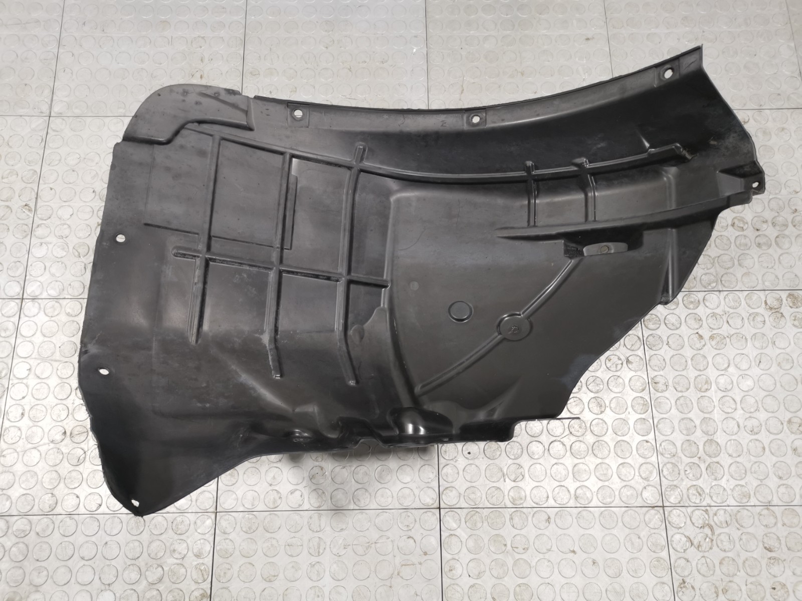 Maserati Levante 3.0L AWD Auto 2017 Front Right Splash Mud Guard Rear Side OEM