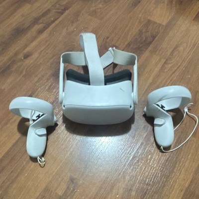 Oculus Quest 2 Standalone VR Headset 128GB 90Hz White w/ 2 Touch Controllers