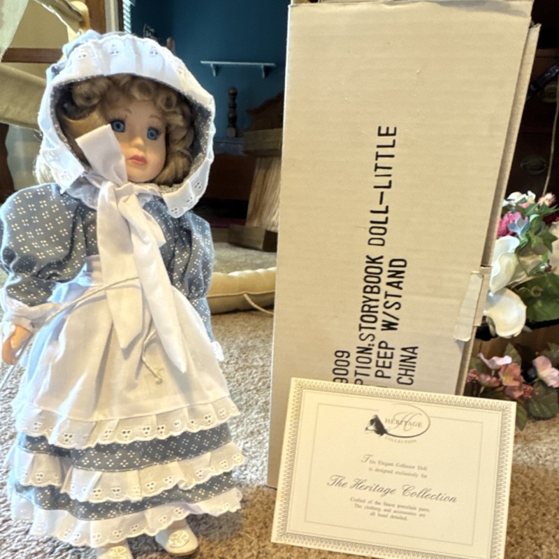 The Heritage Collection Elegant Collector Porcelain Girl Doll Blonde Curly 2009
