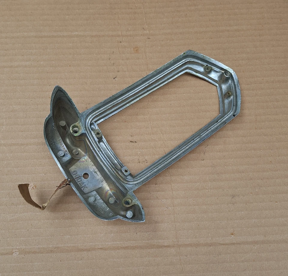 1950 1951 Dodge Wayfarer 2 двери седан новый из старых запасов MoPar правый задний фонарь безель корпус - Изображение 4 из 4