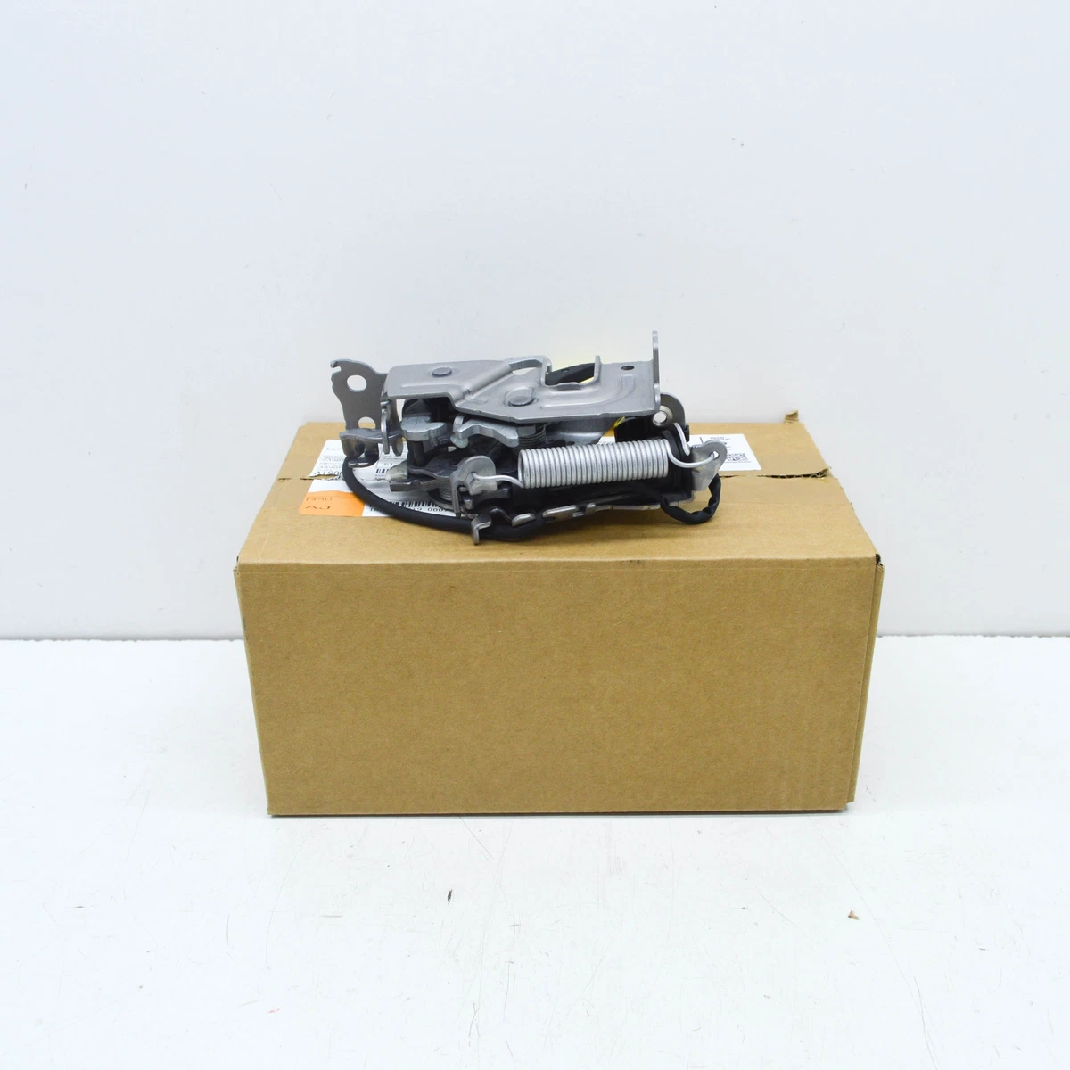 NEW BMW 1 F40 FRONT BONNET HOOD LID LOCK 51237468350 7468350  