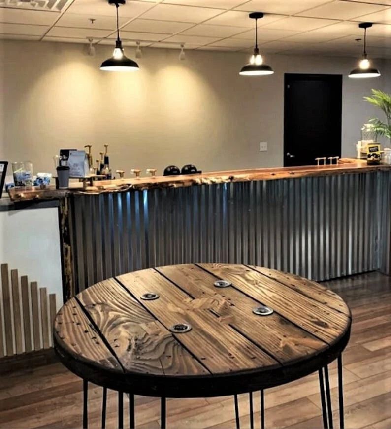 Деревянный катушечный стол Farmhouse 36 дюймов - шпильки и ножки для труб - круглый кофейный конец - Изображение 2 из 4