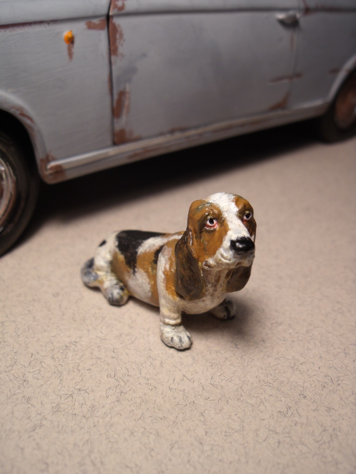 Figurine peinte chien de Columbo 1/18, cadeau idéal pour modéliste