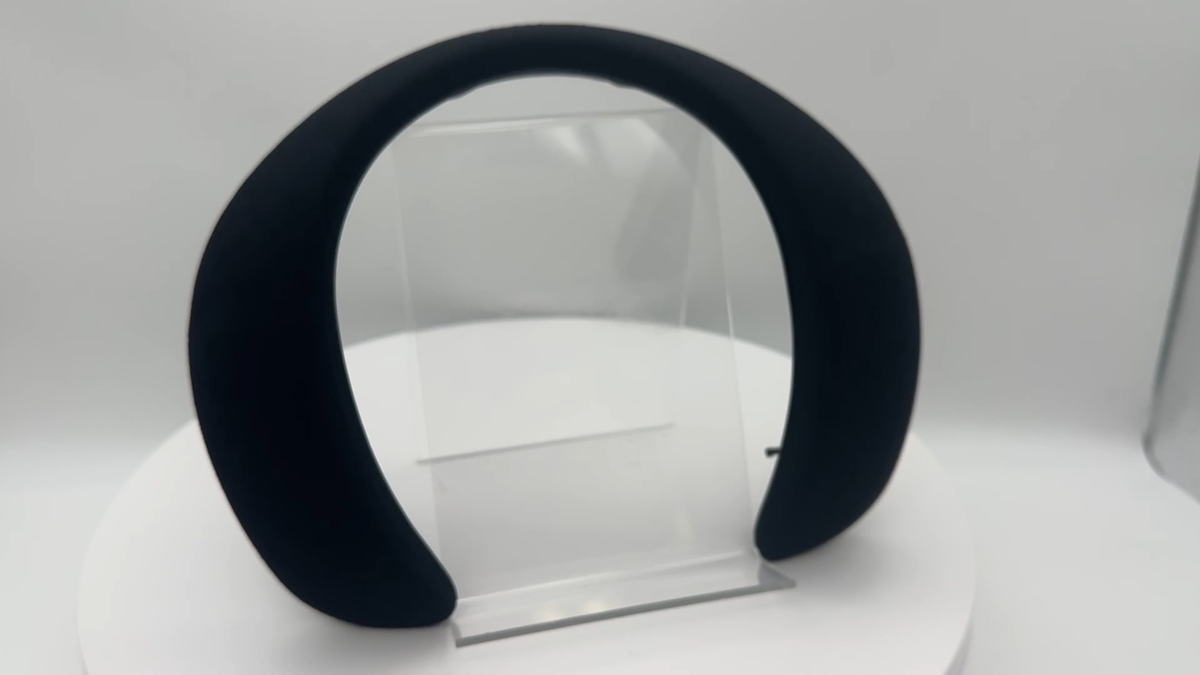 Bose SoundWear Companion Portable Wireless Bluetooth Wearable Neck Speaker Black Bose SoundWear Companion Portable Wireless Bluetooth Wearable Neck Speaker Black