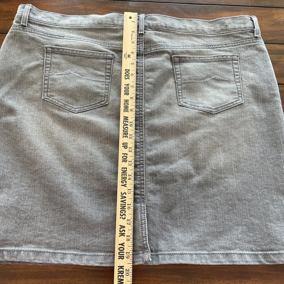 Falda vaquera tallada con volantes gris talla 18 recta Foto 4 de 4