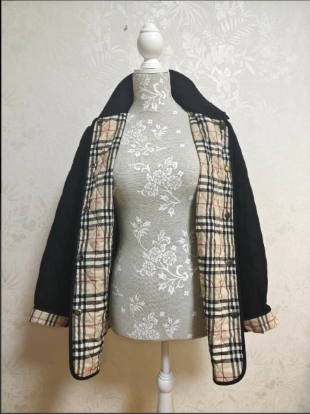Chaqueta Burberry London para mujer acolchada con diamantes forrada a cuadros Nova negra talla 40