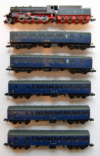 Graham Farish LMR Longmoor Military Railway 2-8-0 and 5 Coaches for Parts