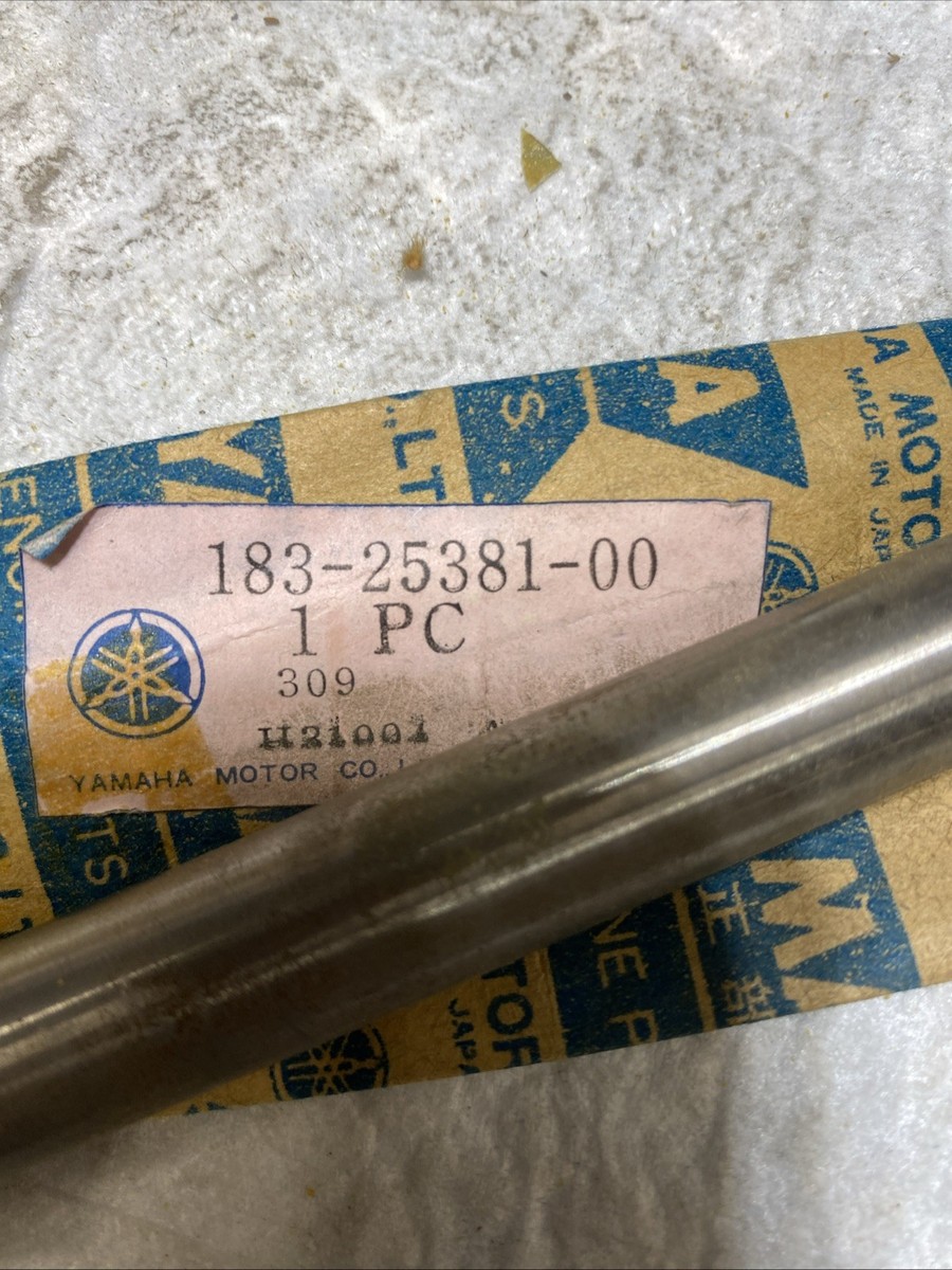 NOS Yamaha OEM 1968-76 DT100 MX100 RD125 Axle Wheel Bolt 382-25381