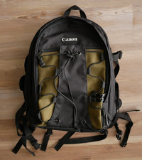 Zaino Canon Deluxe 200EG per fotocamere, obiettivi e accessori nero/verde oliva.