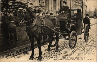 Old postcard AK PARIS New Les Femmes Cocher. Mme Charnier (700919)