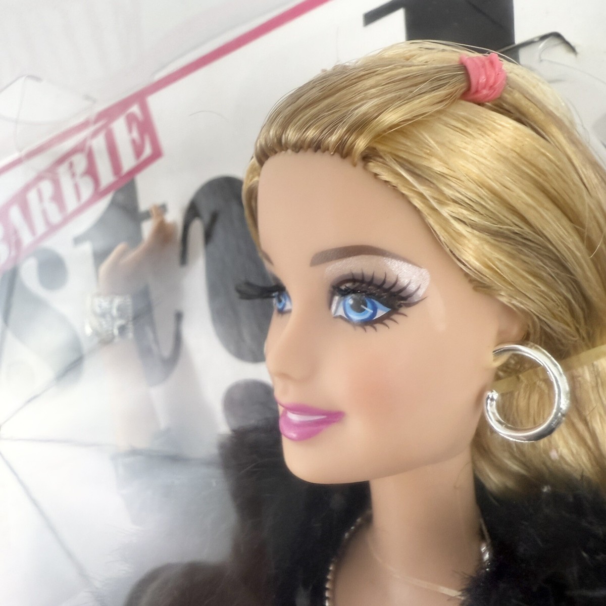 Barbie 2013 – Poupée Blonde + Scooter Rose Glam – Mattel BLW81 – Neuf Scellé