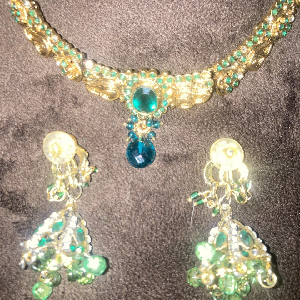 Juego de collar y pendientes chapados en oro CHANDELIER esmeralda sintética y diamantes Foto 3 de 4